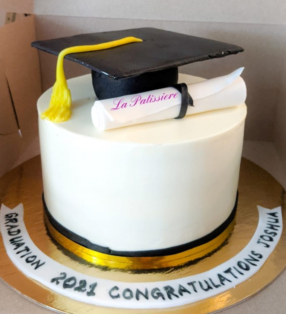 Graduation Cakes – La Patissiere