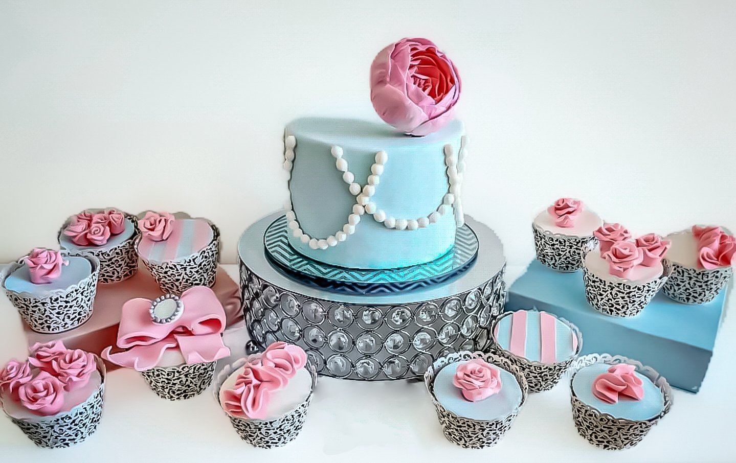 Blue Pink Cake & Cupcakes